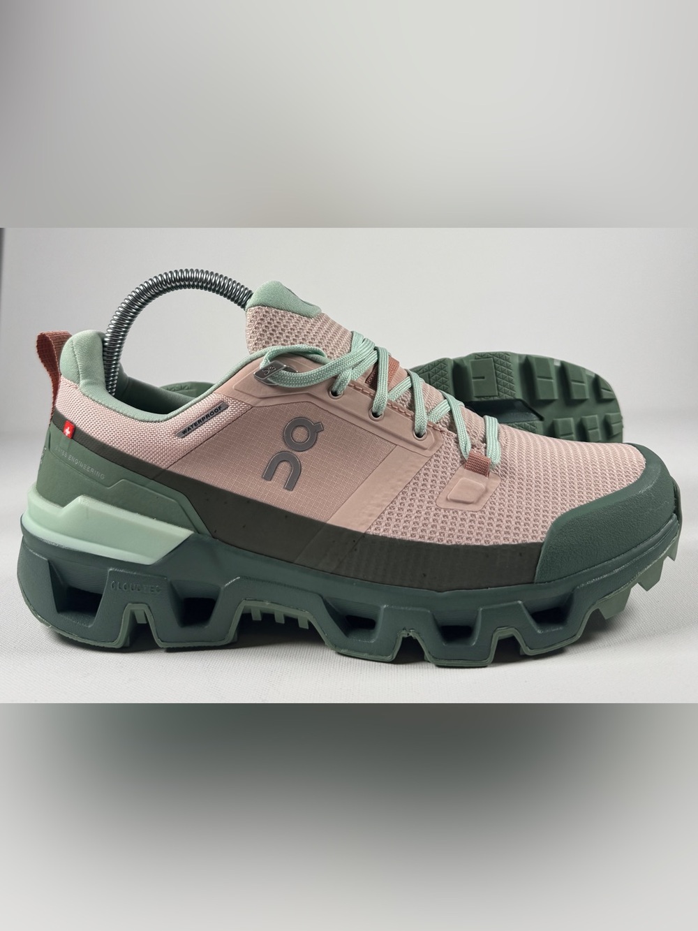 Size 8.5 - ON Cloudwander Waterproof Doe/Ivy  (Pink & Green) Women’s